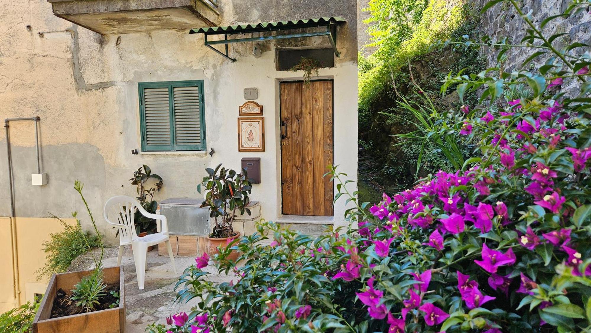 Appartamento Nel Borgo - Casa Del Pellegrino Sulla Via Francigena Aulla Exteriör bild